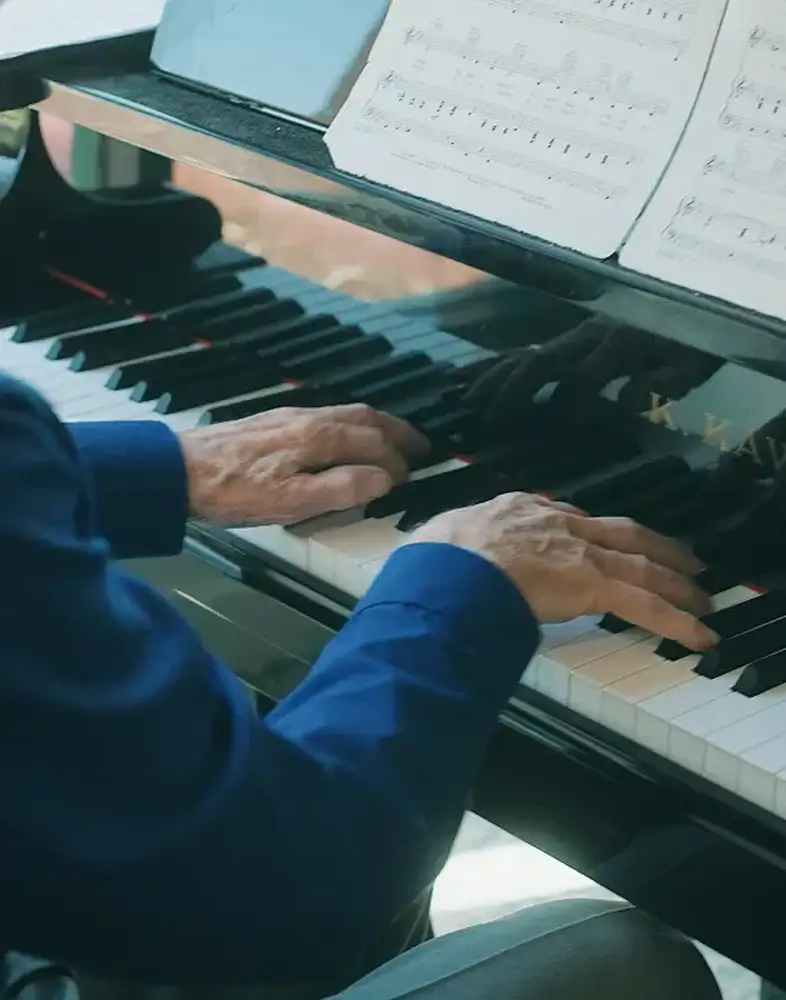 Piano player